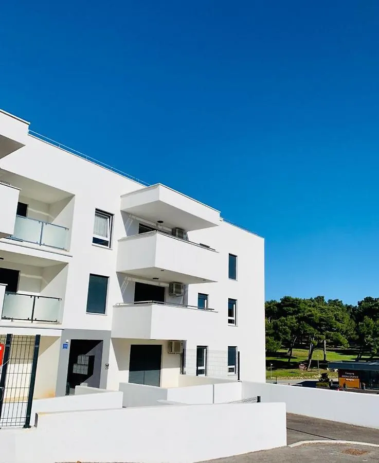 Apartment Alexandra プレマントゥーラ